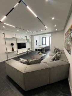 Luxe Ultra Modern 2 Bedroom with Balcony In The Middle of City Center, By Malibu Park And Cascade - Erevan - 9