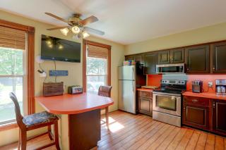 Downtown Spacious 5BR w/ Game Room - 4