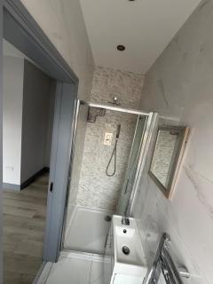 6 Bed House Contractor, Families & Groups - 9