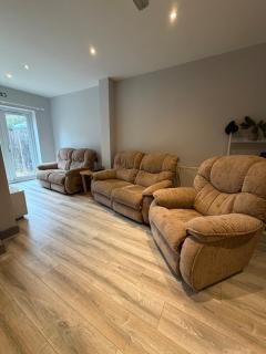 6 Bed House Contractor, Families & Groups - 2