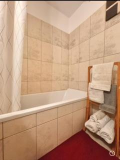 85 sqm Apartment 3 Bedroom each w Balcony 6 Min to Oktoberfest Up to 9 Guests - 1