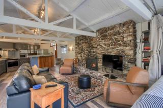 Waterfall House-Riverfront-Bbq-sleeps Four - Oakhurst - 9