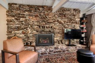 Waterfall House-Riverfront-Bbq-sleeps Four - Oakhurst - 4