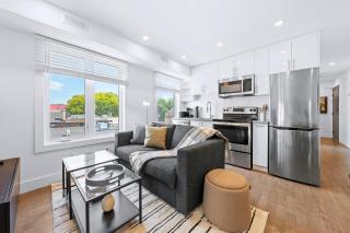 New Group Suite in Leslieville with Laundry, AC & Heat - StayStreet Suites - 0