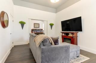Walk Everywhere! Downtown Fort Smith Duplex - 6