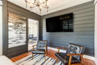 Walk to UAFS & Dining! Entire Home w/ Deck - 6