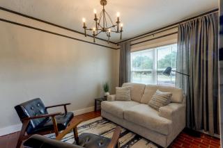 Walk to UAFS & Dining! Entire Home w/ Deck - 5