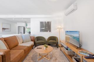 Front Row Convenience - Inner City- 3Bed 2Bath 2Car - 9