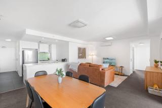 Front Row Convenience - Inner City- 3Bed 2Bath 2Car - 8