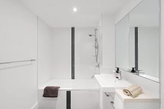 Front Row Convenience - Inner City- 3Bed 2Bath 2Car - 1
