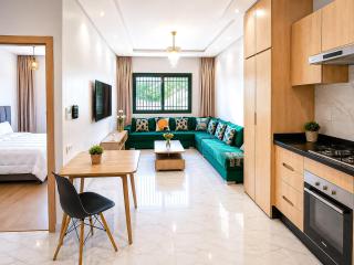 Modern Oasis 5 Min to Airport - 9