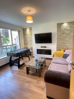 Stylish 2 Bedroom Apartment in Bradford City Center with Free Parking - 0