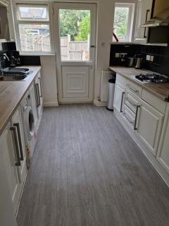 Cosy 3 bedroom house close to city and shops - 3