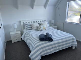Coastal on Catherine - Spacious Family Bach - 4
