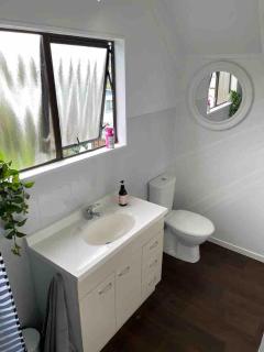 Coastal on Catherine - Spacious Family Bach - 2