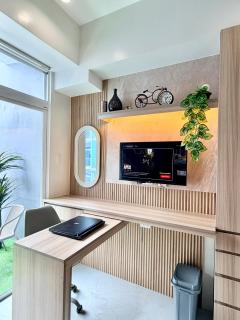 Carlson Oasis Residence with Pool View Balcony near IT Park and BTC - 0
