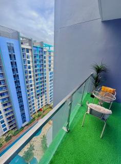 Carlson Oasis Residence with Pool View Balcony near IT Park and BTC - 4