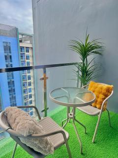 Carlson Oasis Residence with Pool View Balcony near IT Park and BTC - 3