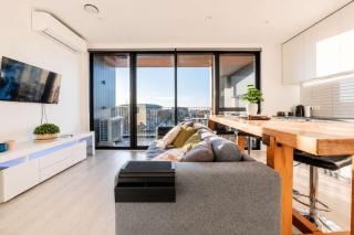 Tuam St Stay - 1BR with Balcony Bath - 2