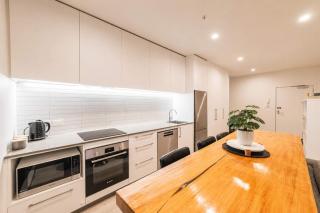 Tuam St Stay - 1BR with Balcony Bath - 8