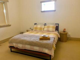 Spacious Private Room in Mckinnon 3 min to Train Station, Cafes and close to Monash Uni - 4
