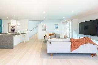 Beachside Retreat with Private Pool - 9