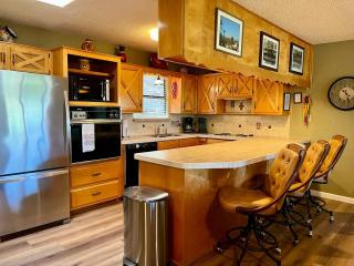 Groovy View Cabin- Mountain Views W Covered Porch - Pet Friendly - 2