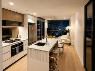 Elevated Elegance Scenic Views with carpark - 7