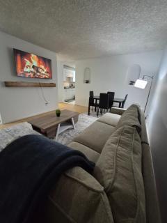 Elegant 3 bedroom North Suite - 1