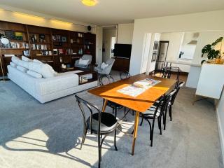 Treetops in Toorak 2br midcentury entire apartment - 1