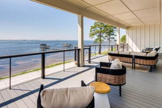 Waterfront Navarre Retreat | Parking | Sleeps 8 - 7
