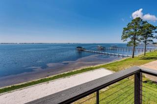 Waterfront Navarre Retreat | Parking | Sleeps 8 - 4