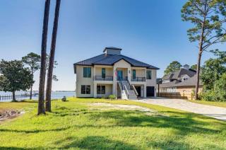 Waterfront Navarre Retreat | Parking | Sleeps 8 - 3