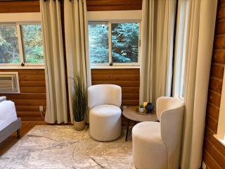 Kootenay Haus Resort - 4