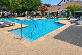 Serene Cozy 2BR WORKERfriendly, Pool I Gym I KINGbed - 1