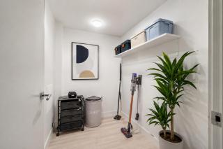 Vancouver Vibes 2 Bedroom Retreat - 1