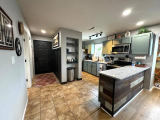 Modern Comfort: Updated Cozy Condo in Indian Point - 9