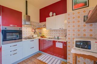 Connie's Apartment Modern 2BR, Private garden, Mountain Views in Monvalle - Happy Rentals - 6