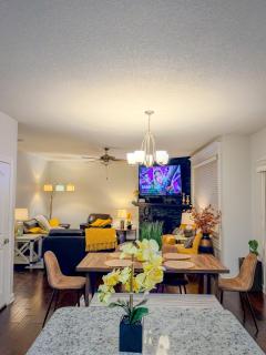 Cozy Waukee Retreat - Mins to I-80, Dining & Parks - 8