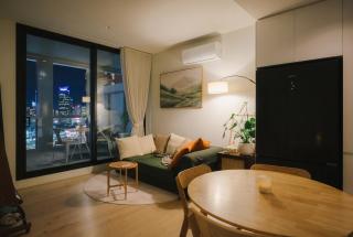 Stylish South Melbourne Apartment with City Views - Melbourne - 4