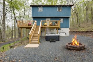 The Eagle's Nest Chalet - Hot Tub & Fire Pit - 0