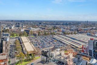 Central Location CBD Escape - Stunning Views, Pool and Gym Access - 5