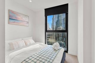 Central Location CBD Escape - Stunning Views, Pool and Gym Access - 4