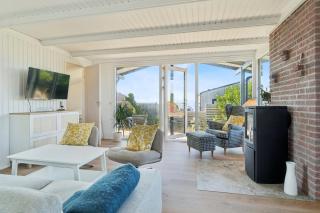 Holiday Idyll With Water Views - 2