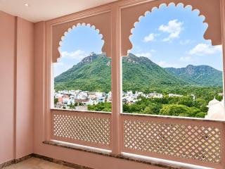 juSTa Luxe Monsoon Palace - 0