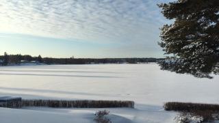 Litet gästhus med sjöutsikt - 9