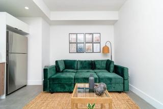 Urban Oasis in Miami Close to Bayside and Brickell with Free Parking - 4