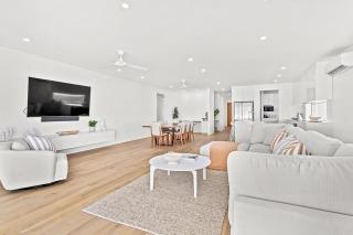 Beach House On Milkypine - 2