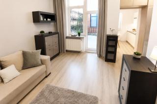 Rondo ONZ Metro, Krochmalna 32A Street - 9