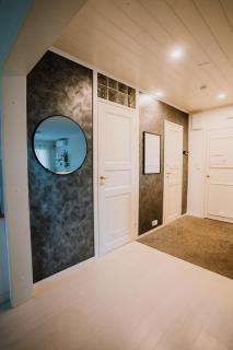 Modern family apt with balcony, free parking, WiFi & AC - 6